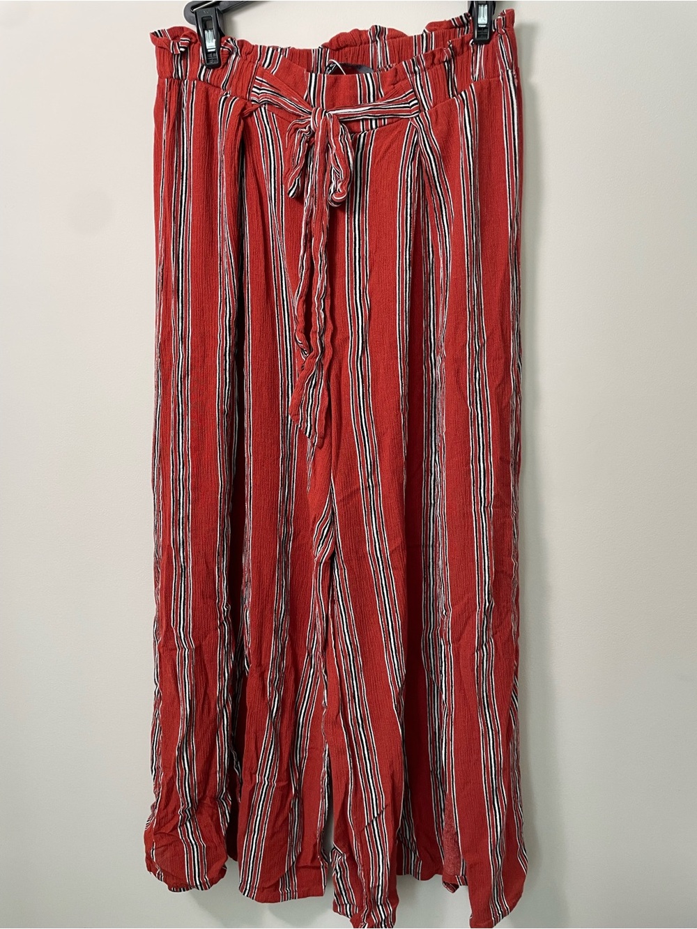 Women’s L Simple brand split front wide leg pant